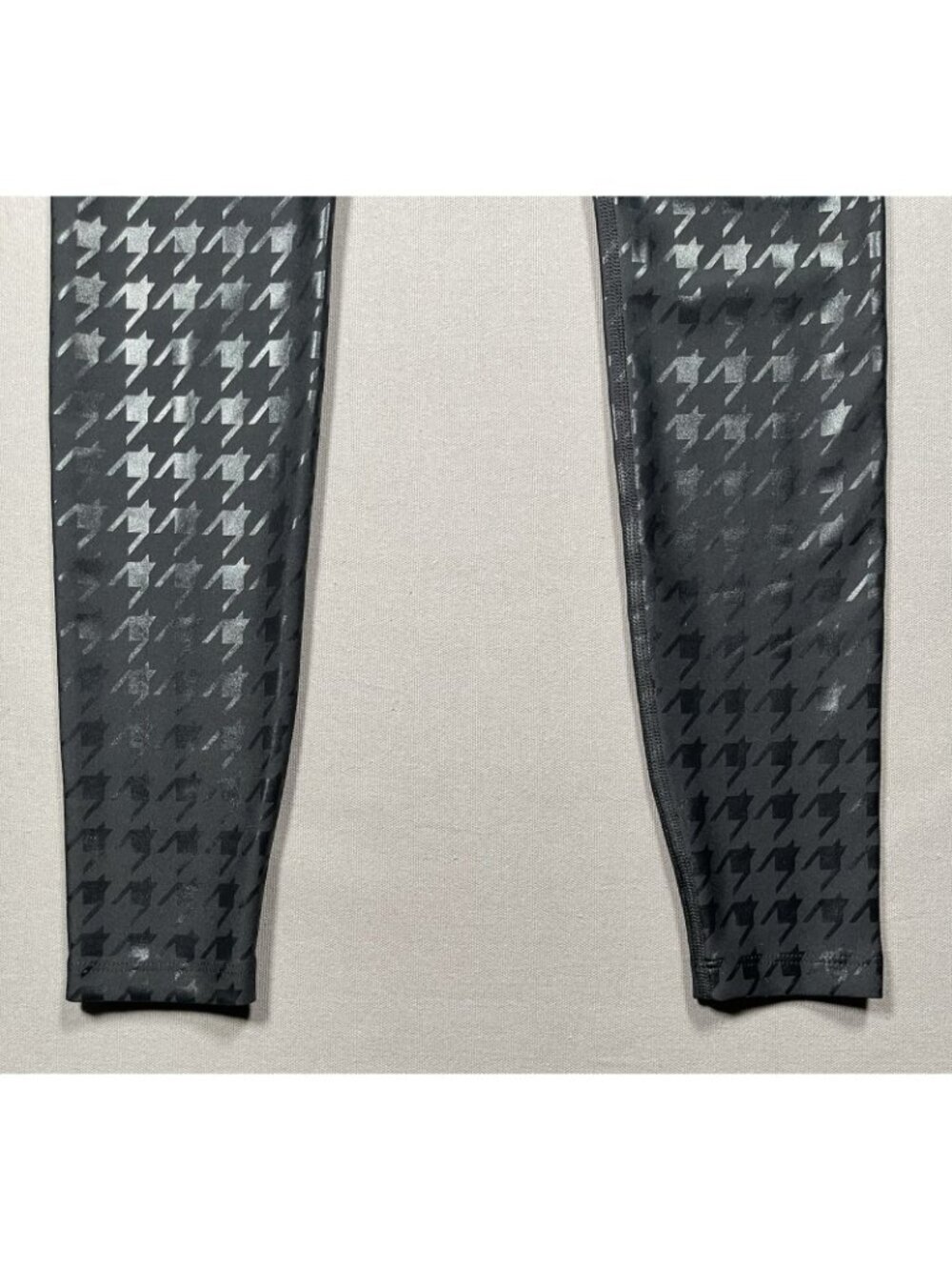 Peloton High Rise Black Shiny Houndstooth Foil Legging - Women Size Small - Picture 7 of 16